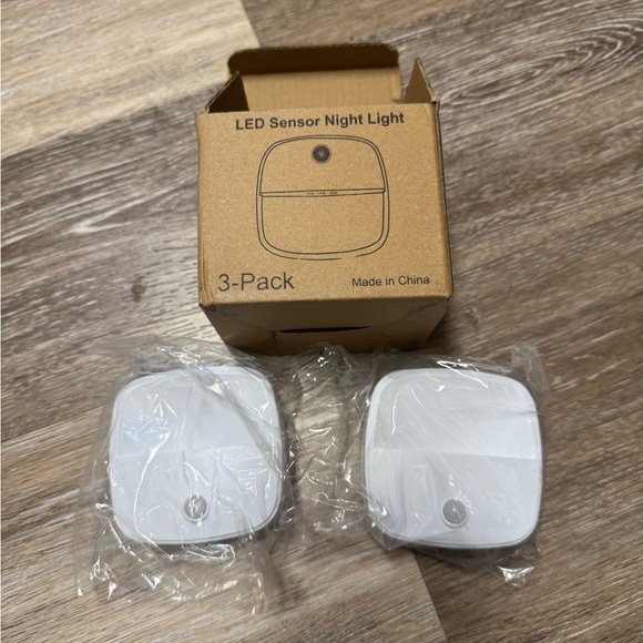Cordless Stick-On indoor sensor LED Night Light (Warm White 2 pack) - Picture 2 of 9